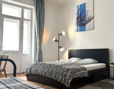 Central and Big 6 min Schönbrunn